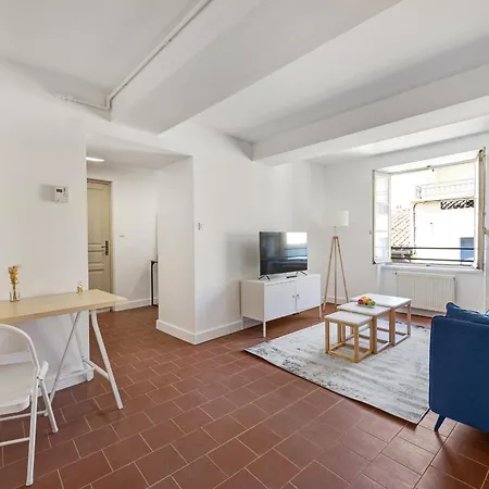 Les Colonnes - T3 - Bastide Apartment